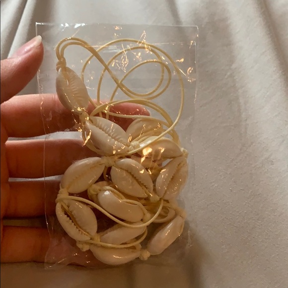 Shell necklaces - Picture 2 of 6